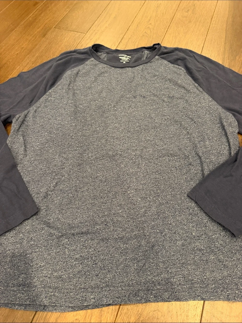 Banana Republic Quick Dry Long Sleeve Raglan Shirt - Medium - C27-173